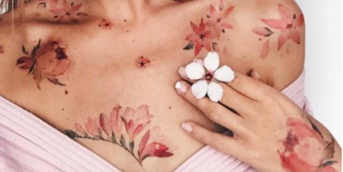 Cette artiste se spécialise dans les tatouages botaniques. Son travail est exceptionnel.