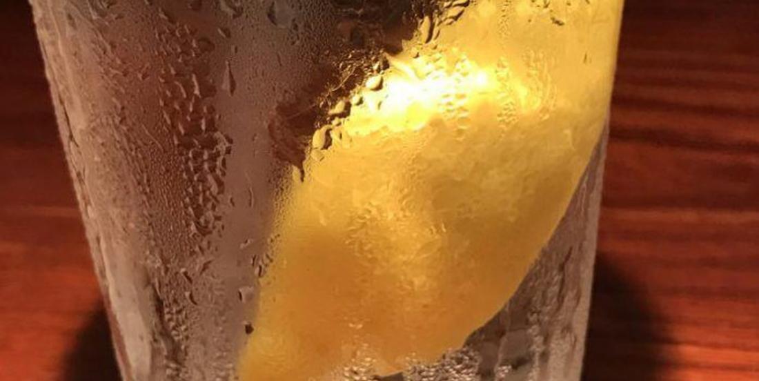 Quand vous allez au restaurant, ne demandez jamais de citron dans votre verre d'eau 
