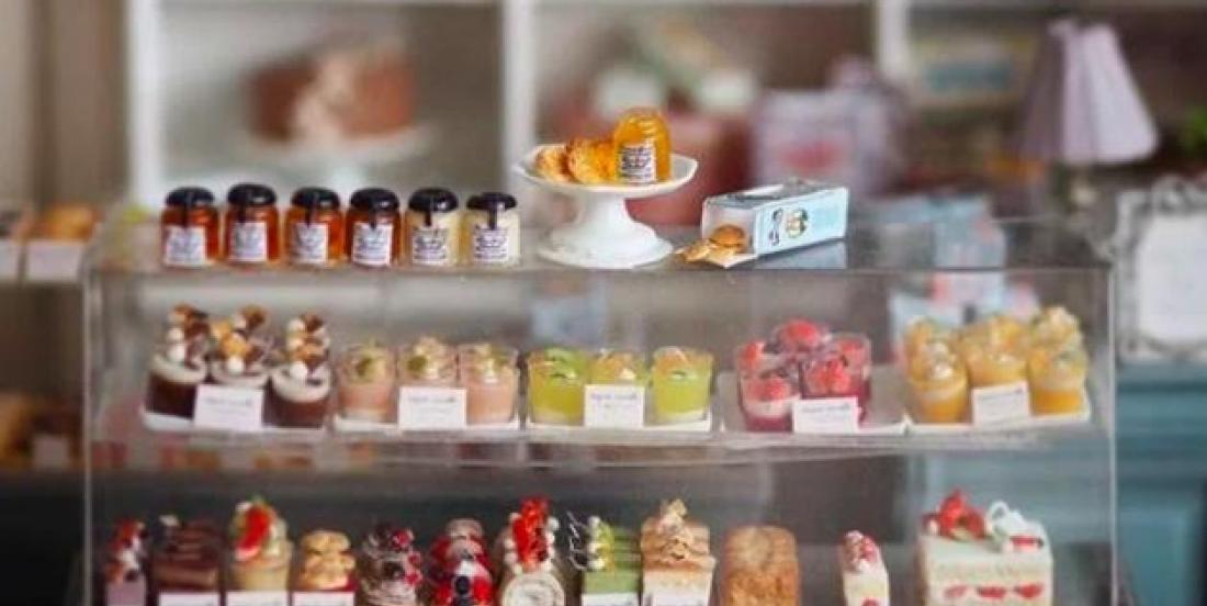 Cette artiste crée des articles miniatures pour maison de poupée et on jurerait qu'ils sont vrais!